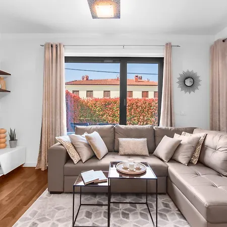 Ground Floor With 1 Bedroom , Big Terrace With Garden And Bbq