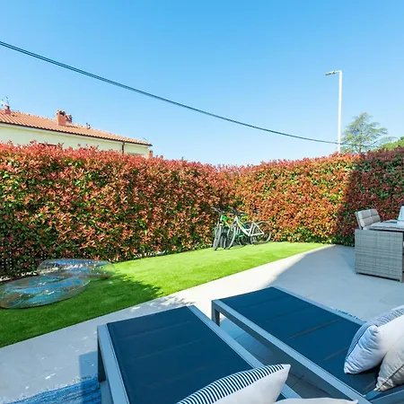 Ground Floor With 1 Bedroom , Big Terrace With Garden And Bbq * Poreč