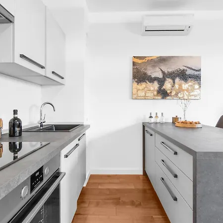 Ground Floor With 1 Bedroom , Big Terrace With Garden And Bbq Apartment Porec