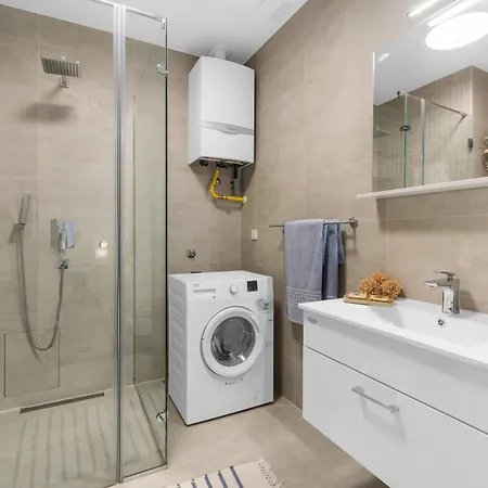 Apartment Ground Floor With 1 Bedroom , Big Terrace With Garden And Bbq Porec