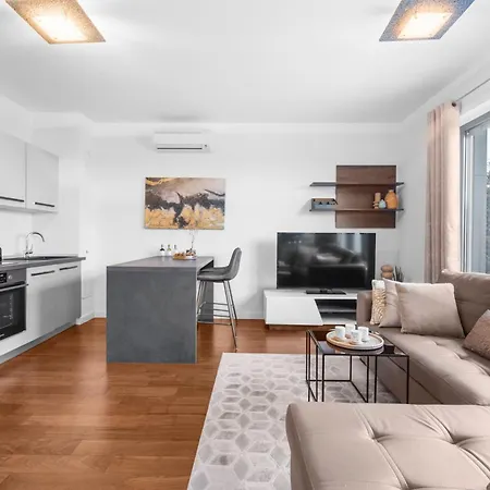 Ground Floor With 1 Bedroom , Big Terrace With Garden And Bbq *