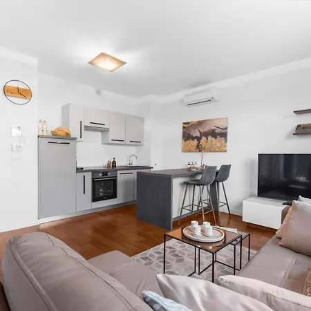 Ground Floor With 1 Bedroom , Big Terrace With Garden And Bbq Apartment *